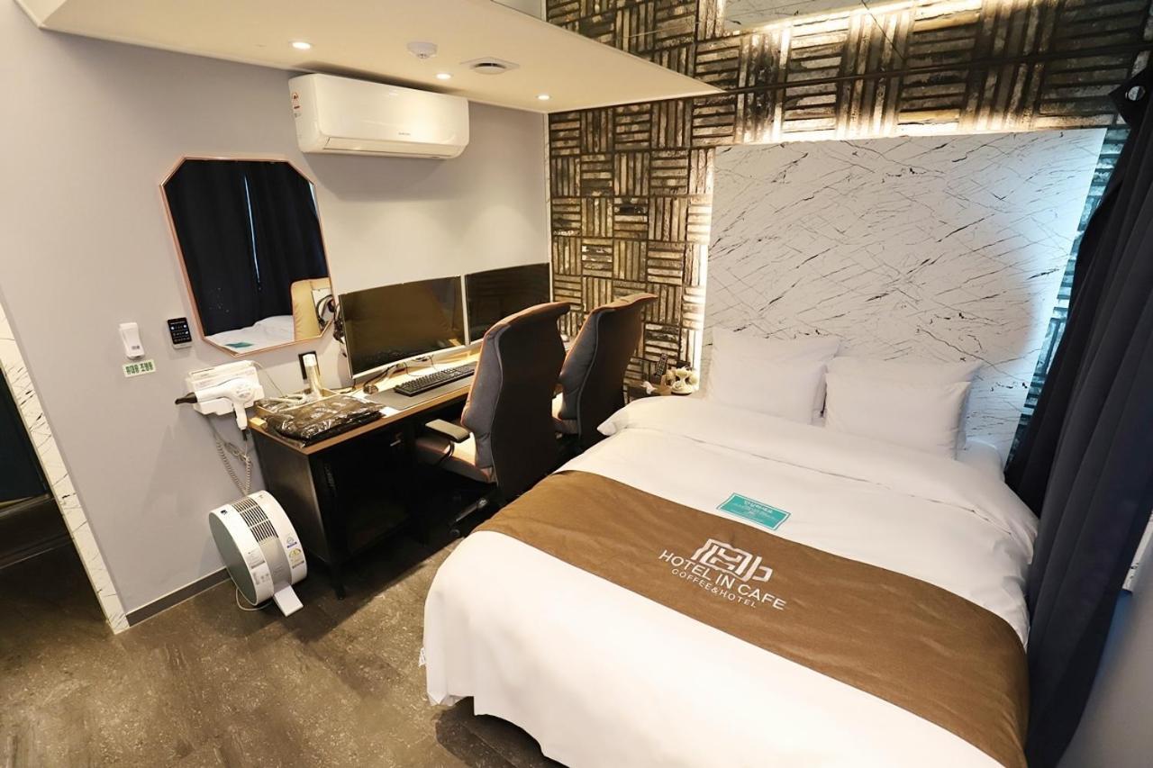 Hotel In Cafe Doksan Seul Quarto foto